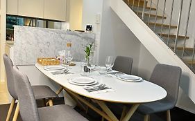 Modern Loft Retreat In Barton Canberra Act Near Parliament House